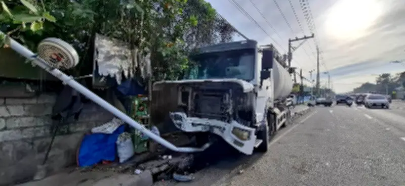 Woman injured after tanker crashes into gutter in Minglanilla, Cebu