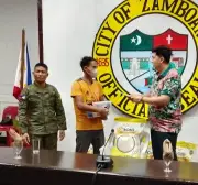 Zamboanga City rewards 8 for surrendering loose firearms