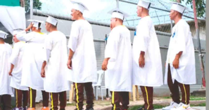 92 PDLs graduate elementary, senior high school via ALS at Talisay City Jail