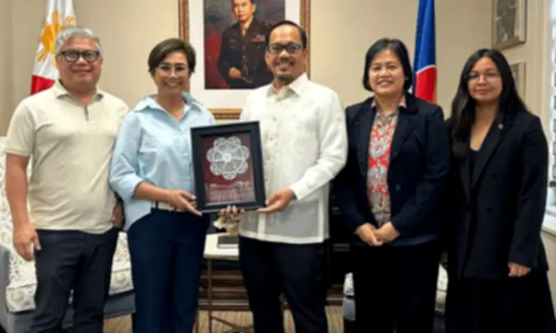 Magalang mayor promotes Pampanga lantern tradition in US